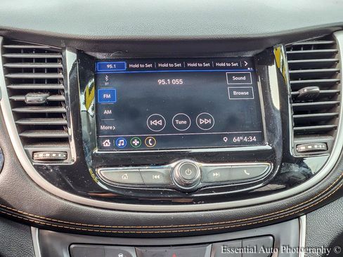 Used 2020 Chevrolet Trax LT w/ LT Convenience Package AWD/4WD image 18