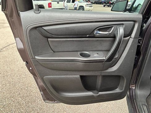 Used 2015 Chevrolet Traverse LT w/ Style and Technology Package FWD image 14