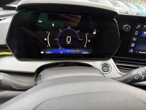 Used 2025 Chevrolet Trax LT w/ LT Convenience Package image 18