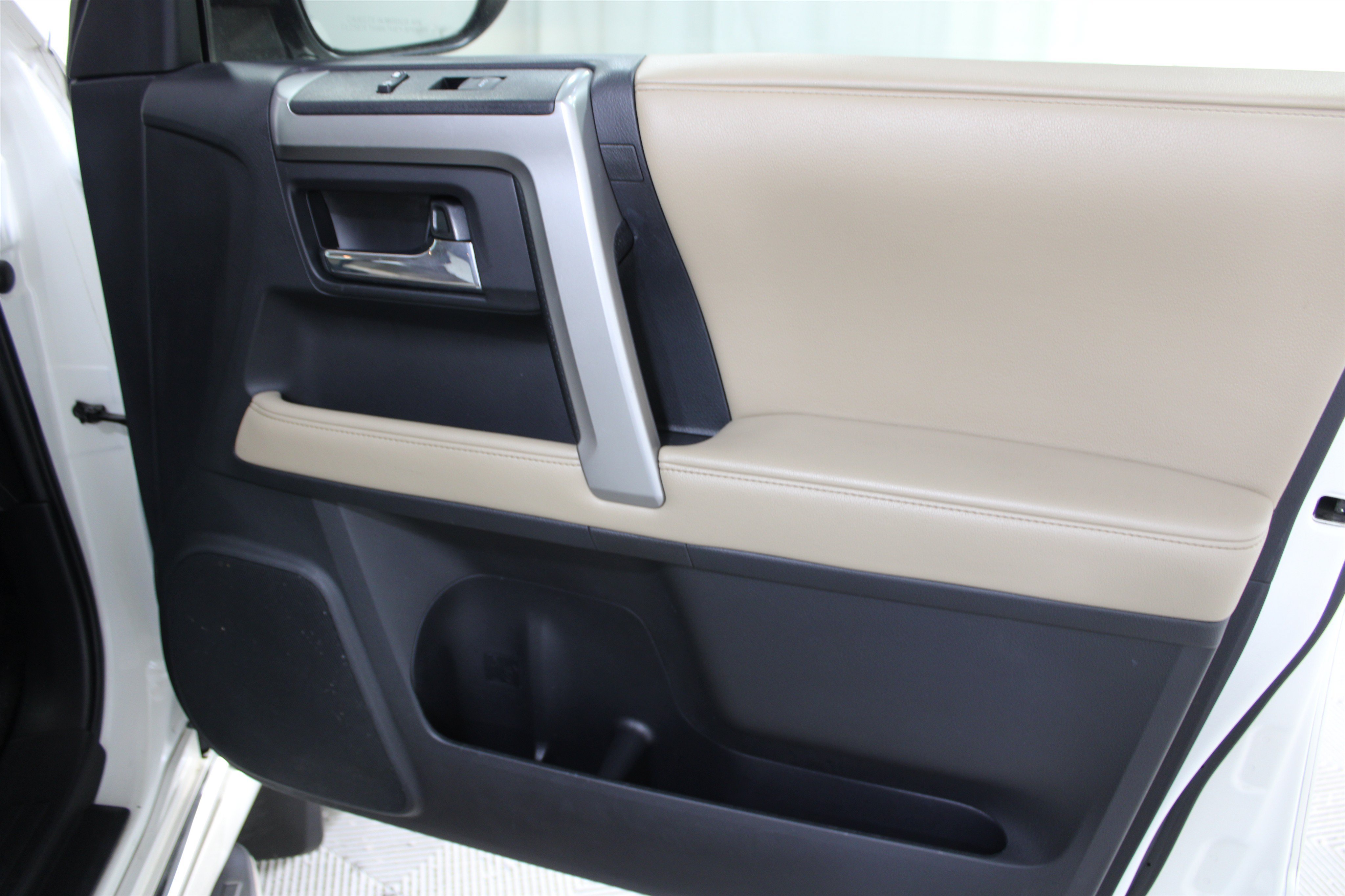 Used 2015 Toyota 4Runner Limited RWD image 25