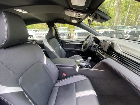 Used 2025 Toyota Camry SE FWD image 20