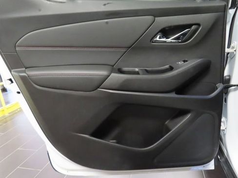 Used 2023 Chevrolet Traverse RS image 11