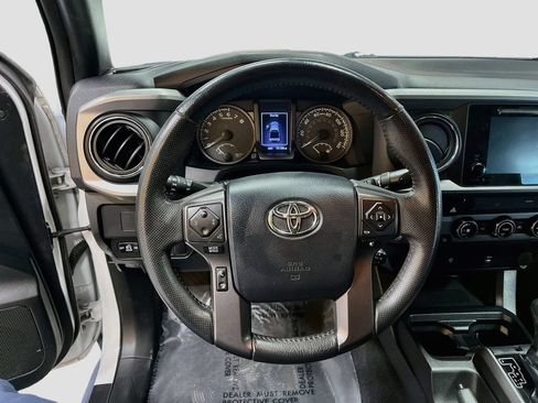 Used 2017 Toyota Tacoma TRD Sport w/ Tow Package (A/T) AWD/4WD image 11