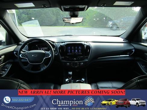 Used 2022 Chevrolet Traverse RS FWD image 9