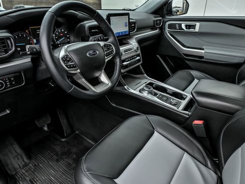 Used 2023 Ford Explorer XLT w/ Equipment Group 202A image 13