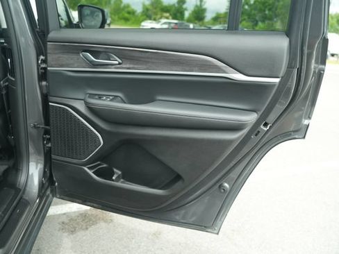 Used 2021 Jeep Grand Cherokee L Limited AWD/4WD image 23