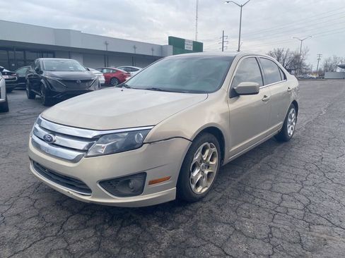 Used 2010 Ford Fusion SE image 1