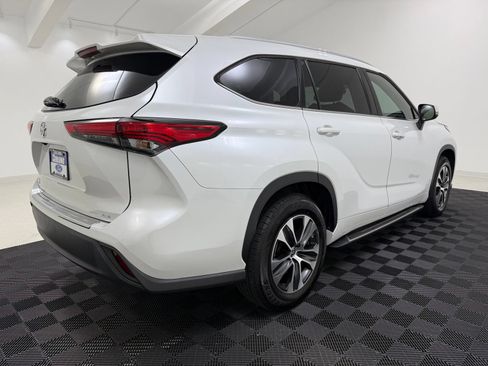 Used 2022 Toyota Highlander XLE FWD image 7