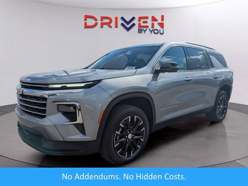 New 2026 Chevrolet Traverse LT image 1