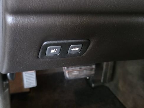 Used 2006 Cadillac XLR V RWD image 32