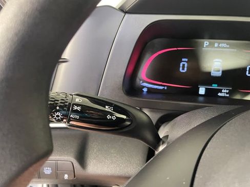 Used 2025 Hyundai Elantra Hybrid FWD image 13