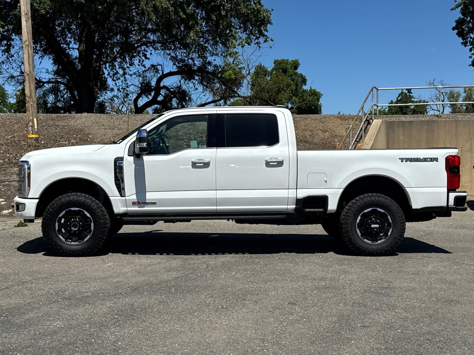 New 2026 Ford F250 Platinum w/ Platinum Plus Package AWD/4WD image 6
