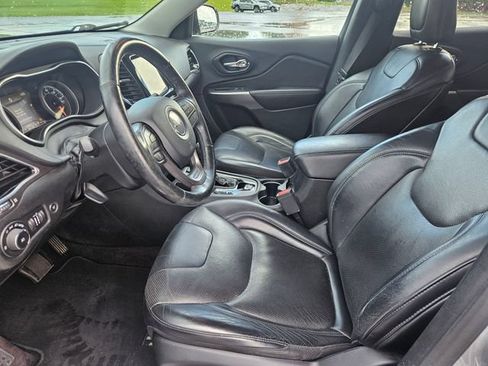 Used 2019 Jeep Cherokee Limited FWD image 9