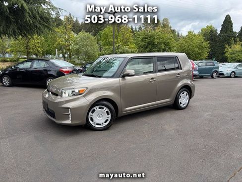 Used 2013 Scion xB FWD image 1