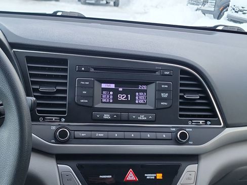 Used 2017 Hyundai Elantra SE image 16