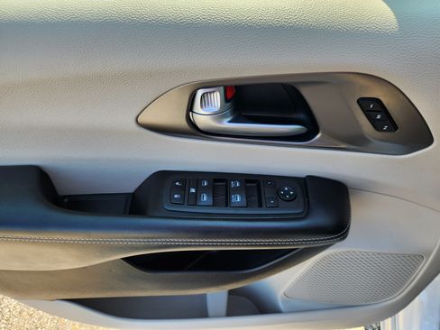 Used 2022 Chrysler Pacifica Touring-L FWD image 17