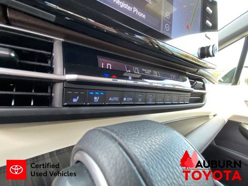 Used 2024 Toyota Sienna Platinum AWD/4WD image 45