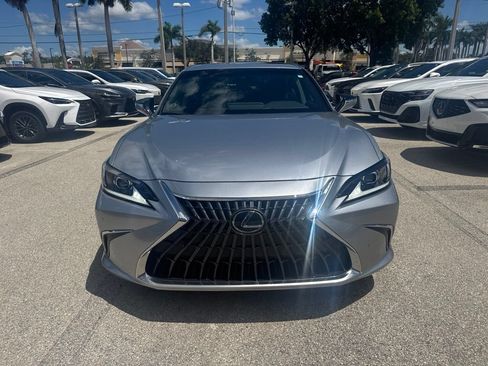 Used 2025 Lexus ES 350 w/ Premium Package FWD image 2