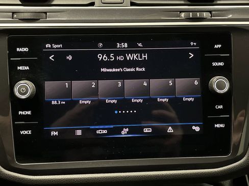 Used 2024 Volkswagen Tiguan SE image 18