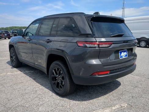 New 2025 Jeep Grand Cherokee Altitude image 5