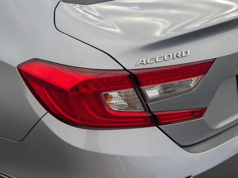 Used 2019 Honda Accord Touring image 11