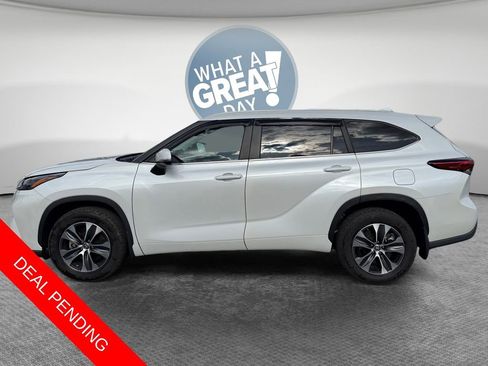 Used 2023 Toyota Highlander XLE image 7