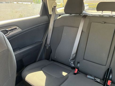 Used 2025 Kia Sportage LX image 38