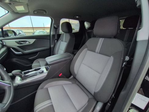 Used 2025 Chevrolet Blazer LT FWD image 24