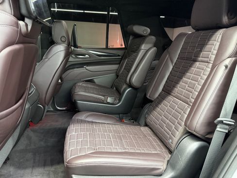 Used 2023 Cadillac Escalade Sport Platinum w/ LPO, ONYX Package image 24