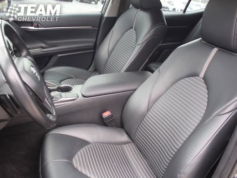 Used 2024 Toyota Camry SE image 11