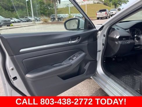 Used 2022 Nissan Altima 2.5 SV FWD image 5