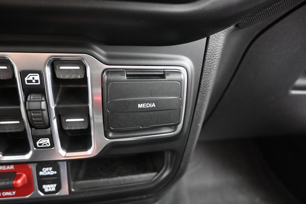 Used 2022 Jeep Gladiator Rubicon w/ LED Lighting Group AWD/4WD image 39