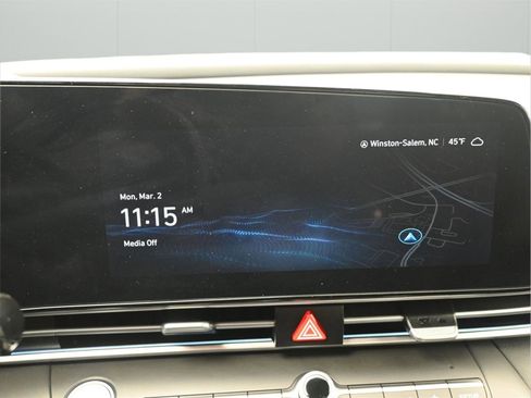 Certified 2024 Hyundai Elantra Blue FWD image 12