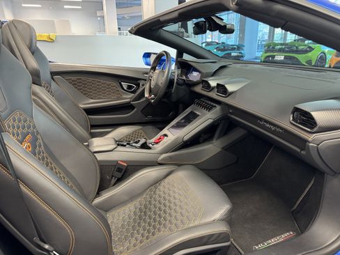 Used 2023 Lamborghini Huracan EVO image 18