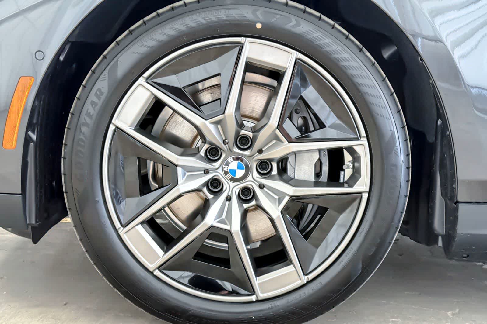 New 2027 BMW i5 M60 RWD image 24