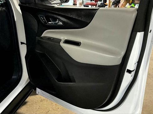 Used 2021 Chevrolet Equinox LS w/ LS Convenience Package image 19