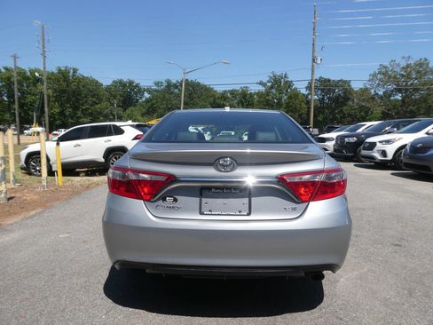 Used 2017 Toyota Camry XSE FWD image 6