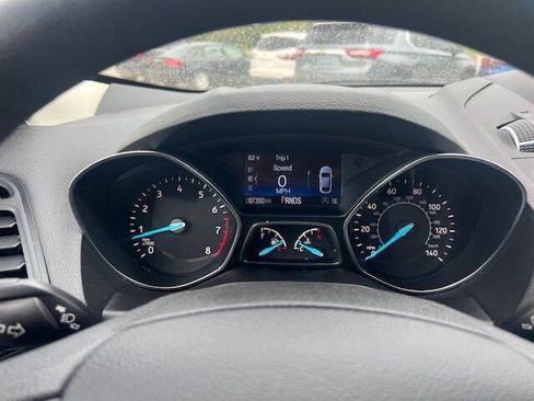 Used 2019 Ford Escape SE image 12