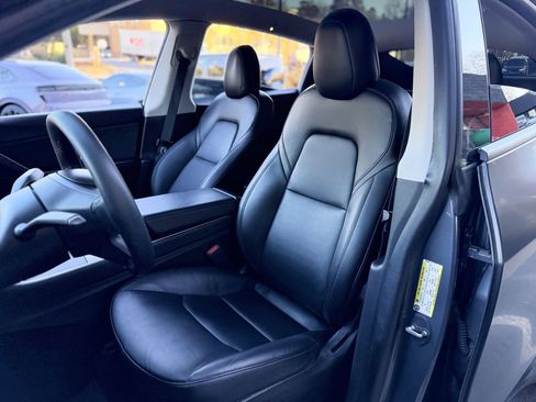 Used 2020 Tesla Model Y Long Range image 26