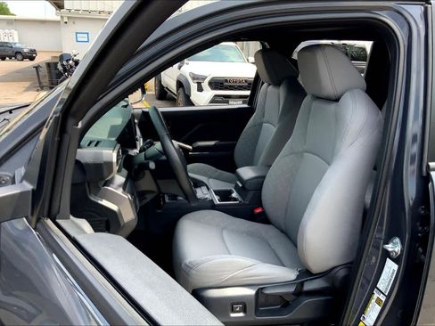 Used 2025 Toyota Tacoma SR5 image 7