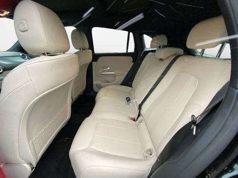 Used 2025 Mercedes-Benz GLA 250 4MATIC image 13