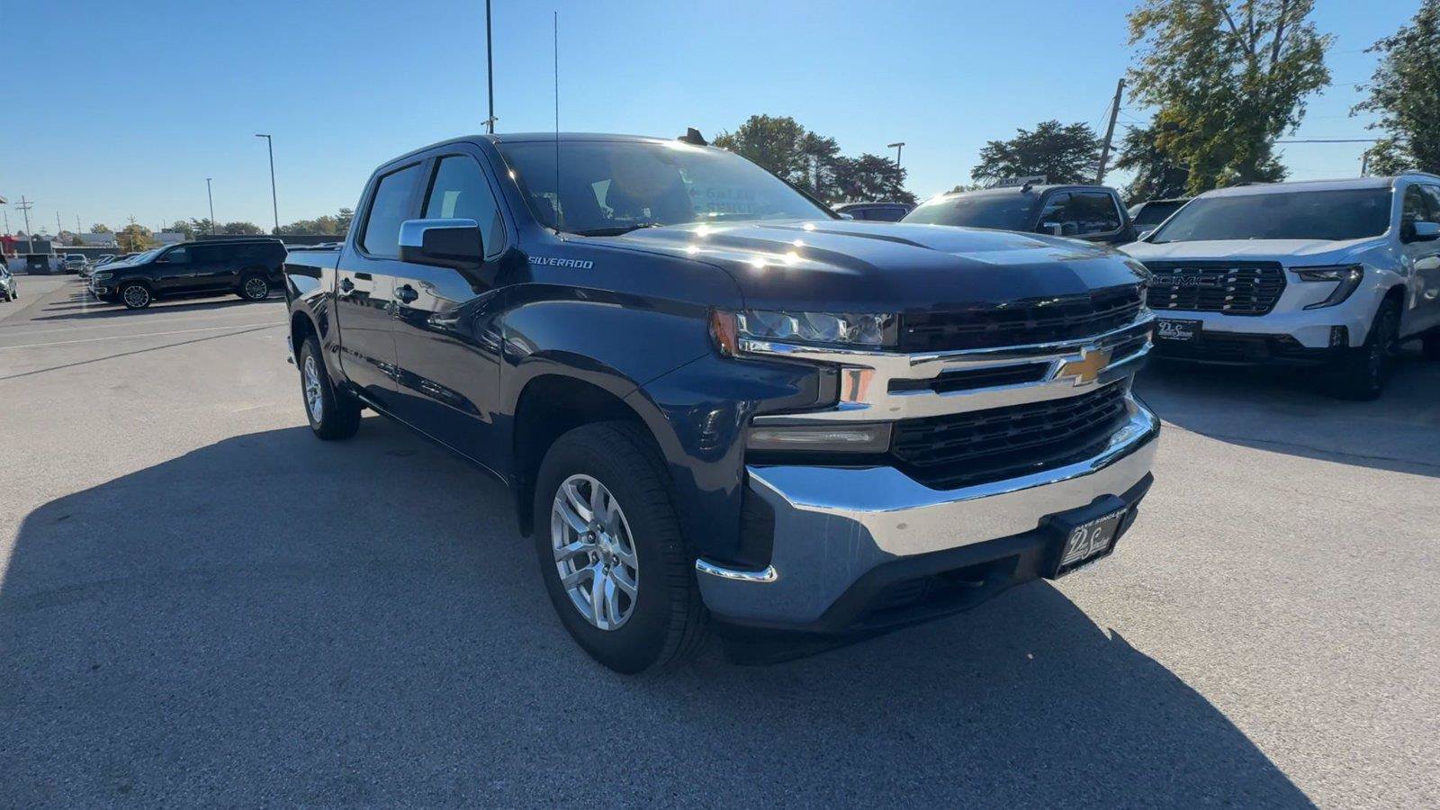 Used 2020 Chevrolet Silverado 1500 LT w/ All-Star Edition AWD/4WD image 3