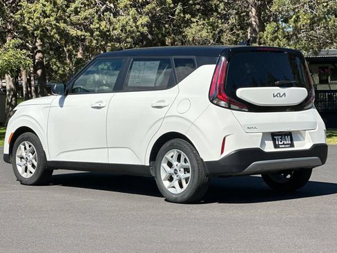 Certified 2025 Kia Soul S FWD image 6