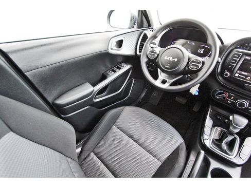 Used 2024 Kia Soul LX w/ Option Group 015 FWD image 9