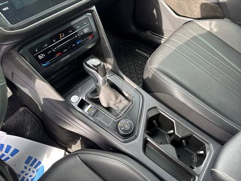 Used 2023 Volkswagen Tiguan SE R-Line image 13