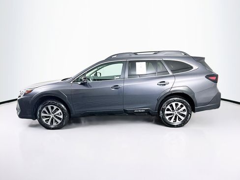 Used 2025 Subaru Outback Premium image 4