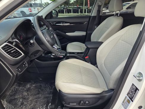 Used 2023 Kia Seltos EX AWD/4WD image 5