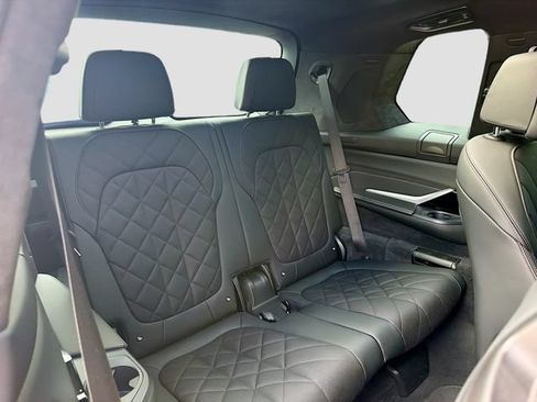 Used 2024 BMW X7 xDrive40i w/ M Sport Package AWD/4WD image 22