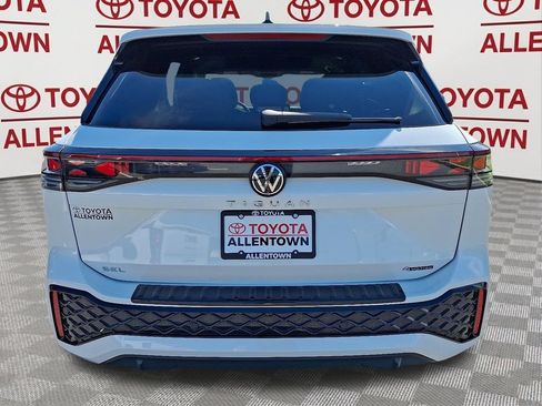 Used 2025 Volkswagen Tiguan SEL R-Line AWD/4WD image 6