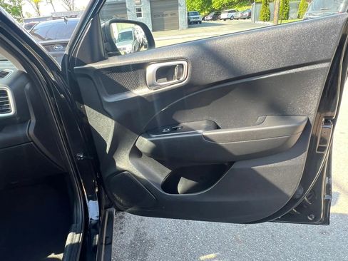 Used 2020 Hyundai Venue SE FWD image 30